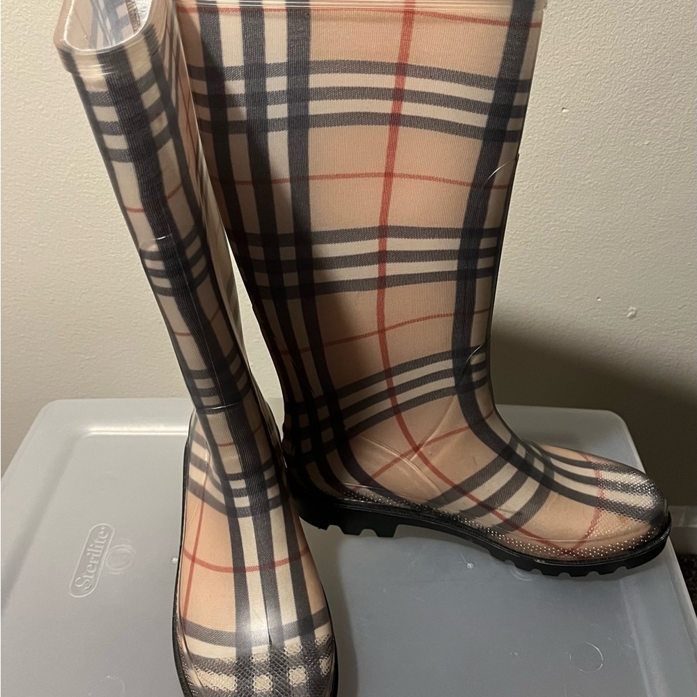 Burberry Rain Boots Size 6